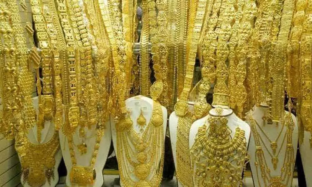 FLASH : நேற்று அதிர்ச்சி… இன்று நிம்மதி! தங்க விலை ரூ. 560  குறைஞ்சிருக்கு? தொடர்ந்து உயர்ந்த விலைக்கு பின்னர் நிம்மதியான நாள்..!!!
