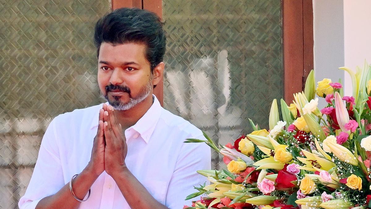 BREAKING: “நீதி வெல்லும்” – சிபிஐ விசாரணை உத்தரவுக்கு பின் விஜய் கூறிய ஒரு வரி வார்த்தை தீயாய் பரவி வருகிறது..!!!! – Seithi Solai