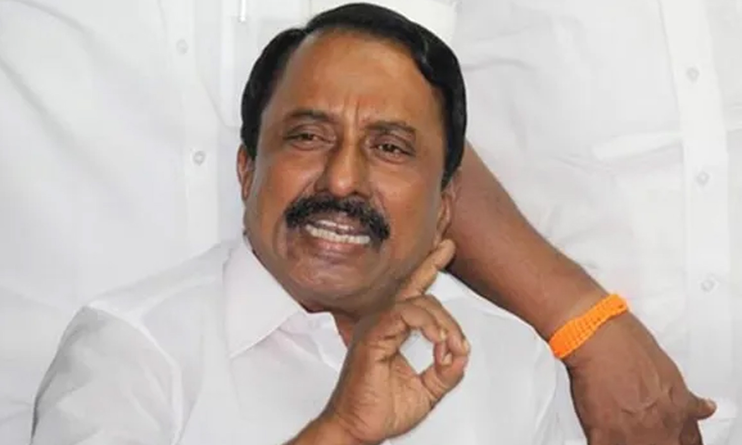 “5 நாளில் பரிசீலனை…. 15 நாளில் தீர்வு” பொதுமக்களின் மனுக்கள் மீது மின்னல் வேக நடவடிக்கை…. அமைச்சர் செங்கோட்டையன் உத்தரவு….!!