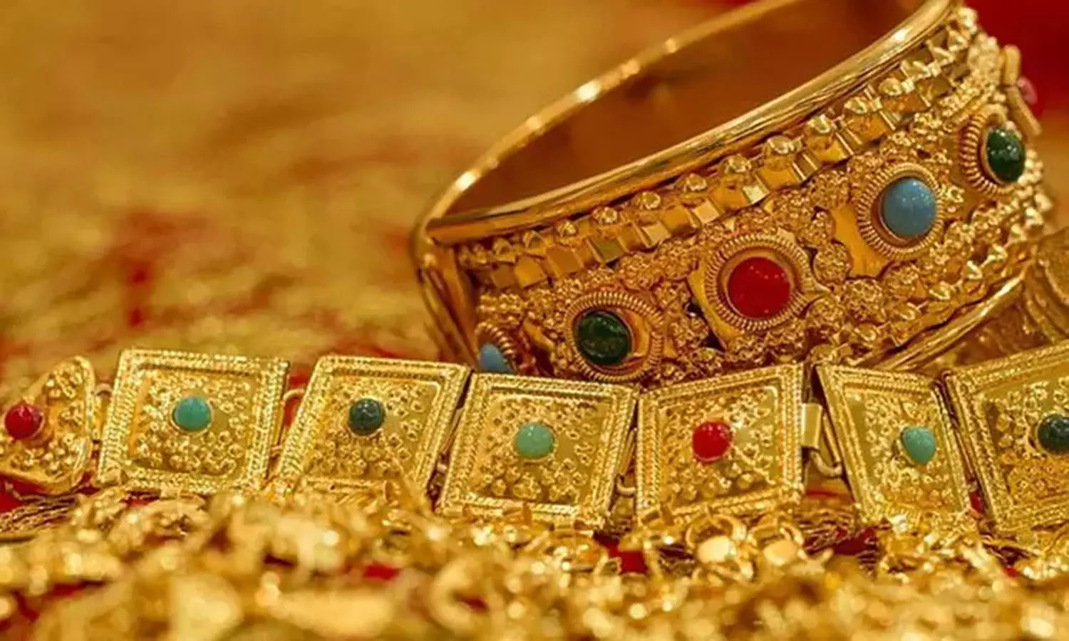 Breaking : தங்கம் விலை அதிர்ச்சி உயர்வு! – சவரனுக்கு ரூ.800 ஏற்றம், ரூ.92,000 எட்டியது விலை..!!!