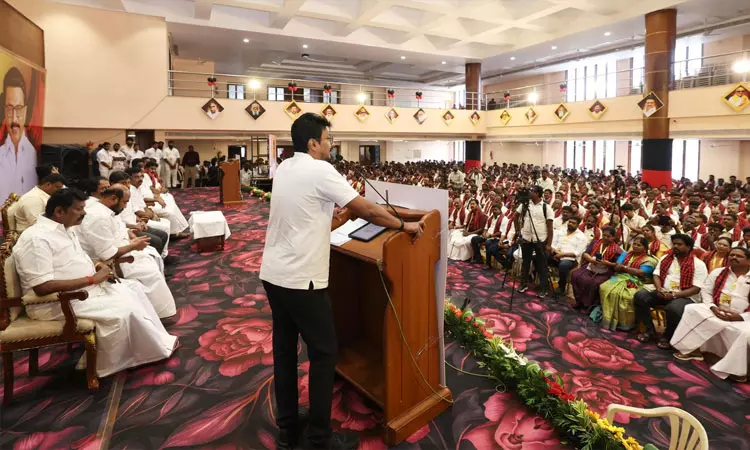 அதிமுகவில் மொத்தம் 25 அணிகள் உள்ளது… மக்கள் அவரைச் செல்லமாக “முகமூடி பழனிச்சாமி” என்று அழைக்கிறார்கள்…. துணை முதலமைச்சர் விமர்சனம்…!!!