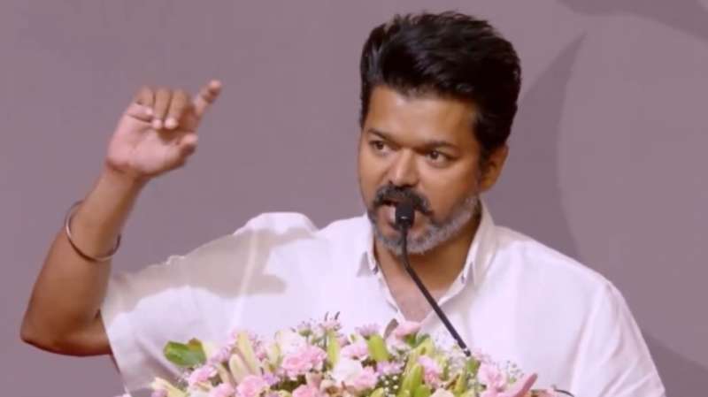 “விஜய் களத்தில்“… 10 பேர் கொண்ட  குழுவுடன் உணர்ச்சி மிகுந்த மனிதநேய  நடவடிக்கை..!!!