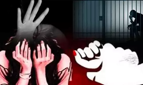 சென்னையில் பட்ட பகலில் பயங்கரம்..! 14 வயது சிறுமியை வலுக்கட்டாயமாக வீட்டுக்குள் இழுத்துச் சென்று  அத்து மீறிய ஆட்டோ டிரைவர்…. சத்தமிட்டு அழுத மாணவி… கொடூர சம்பவம்..!
