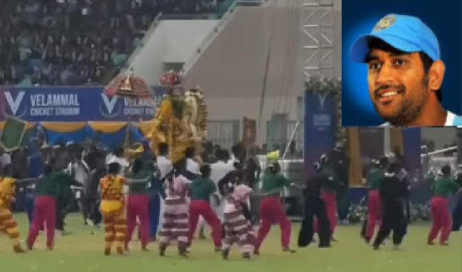 மைதானத்தில் இறங்கிய மதுரை அழகர்…. கண்டு ரசித்த தல தோனி…. வைரலாகும் வீடியோ…!!