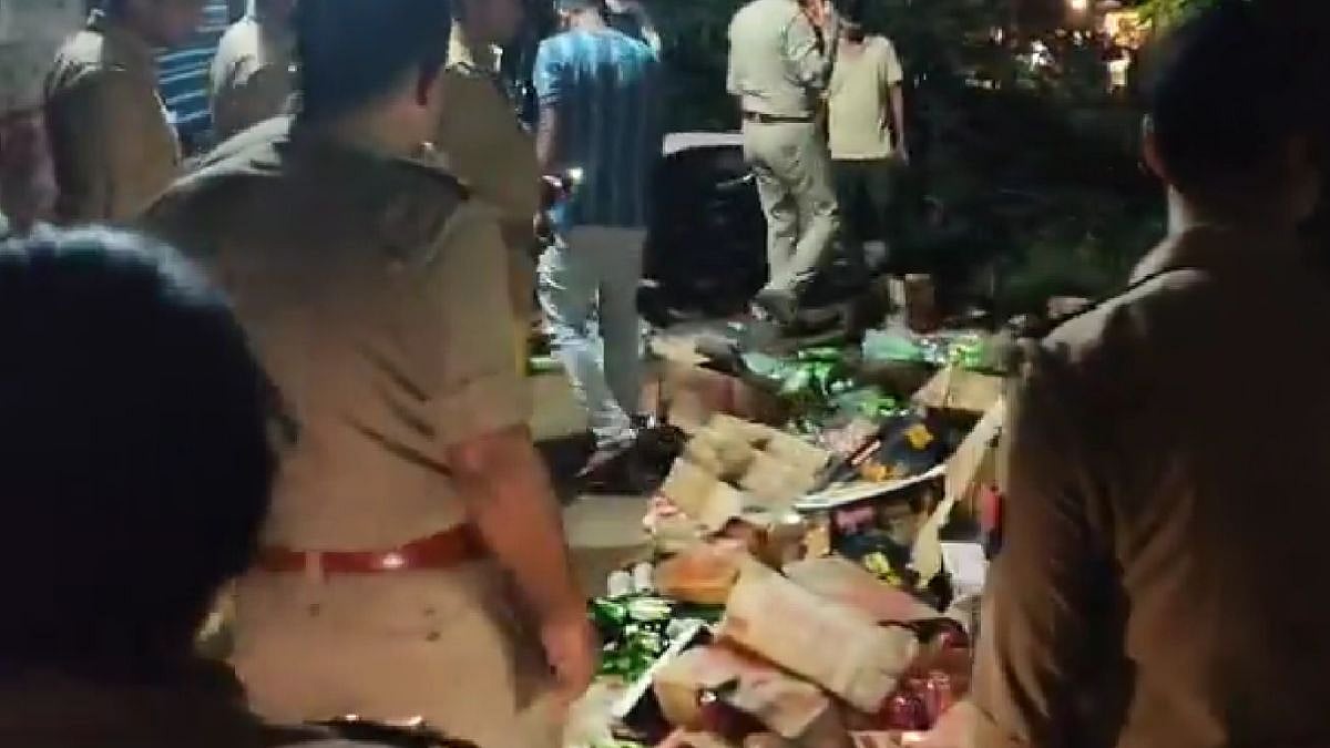 ஊர்வலத்தின் போது ஆற்றில் மூழ்கி 13 பேர் உயிரிழப்பு… மீண்டும் திறந்த மதுக்கடை… கொந்தளித்த பெண்கள்… வைரலாகும் அதற்கு வீடியோ…!!!
