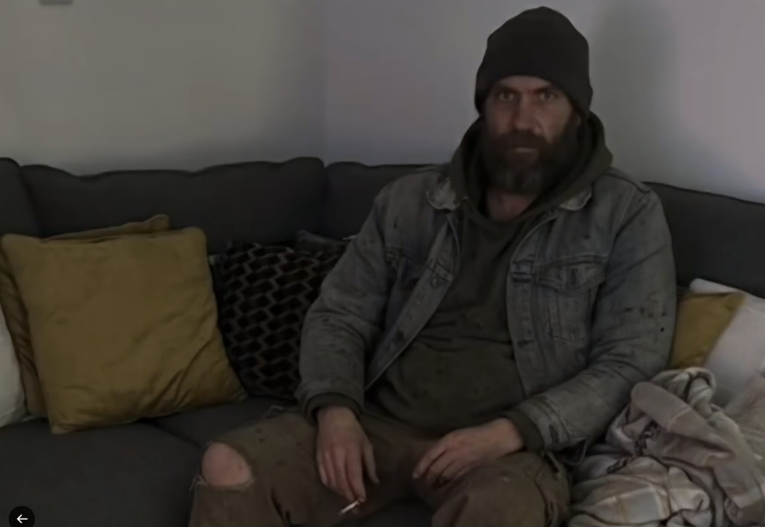 AI உருவாக்கிய பயங்கரம்…. கணவரின் காதலை சோதிக்க “பிச்சைக்காரர் ஏமாற்று விளையாட்டு”…. காவல்துறையை வரவழைத்த மனைவி….!!