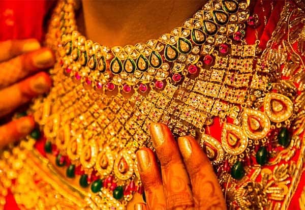 Breaking: போடு வெடிய..! ஒரு வழியாக குறைந்தது தங்கம் விலை… ஒரே நாளில் சவரனுக்கு ரூ.1,440 சரிவு… குஷியில் நகைப்பிரியர்கள்…!!!