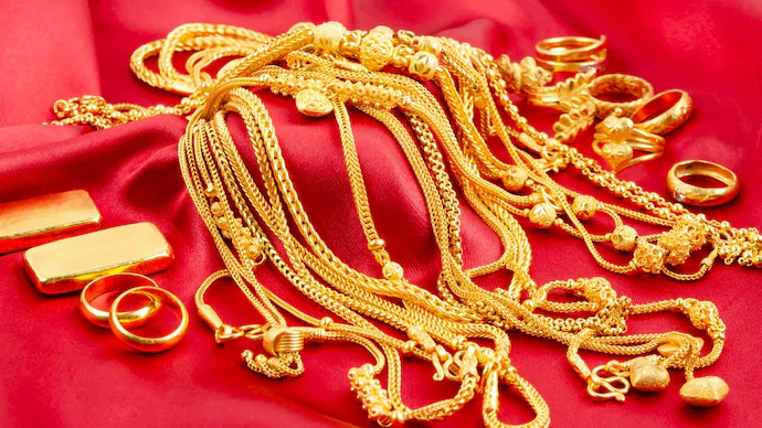 Breaking: தங்கம் விலை சரிவு “சவரனுக்கு ரூ.2,400 குறைவு”– வெள்ளியும் வீழ்ச்சி! பொதுமக்கள் மகிழ்ச்சி..!!!