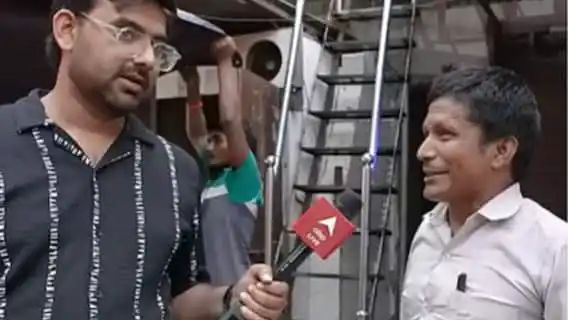 வெட்கக்கேடு! “Nice question you!” – ஆங்கிலம் பேசத் தெரியாத அரசுப் பள்ளி ஆசிரியர்…. வைரலாகும் வேடிக்கை வீடியோ….!!