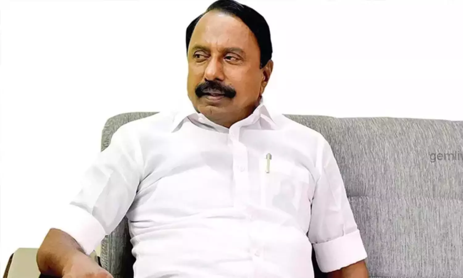 மாஜி அமைச்சரே…. நம்ம பக்கம் வர்றீங்களா….? செங்கோட்டையன் கொடுத்த ஆஃபர்…. ஆடிப்போன அதிமுக தலைமை….!!