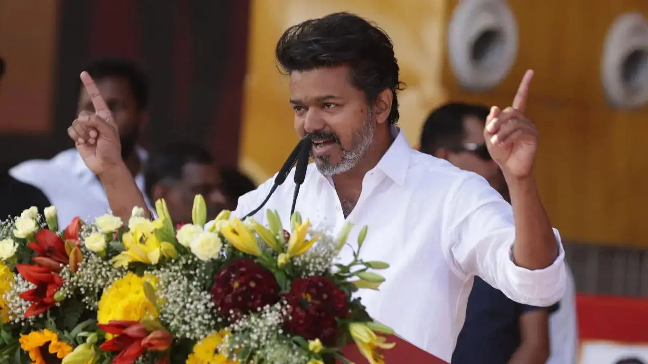 “நாங்கள் தற்குறிகள் இல்லை; ஆச்சரியக்குறிகள்!” – காஞ்சிபுரத்தில் விஜய் தடாலடி பதிலடி! திமுக எம்.எல்.ஏவின் விமர்சனத்தை உடைத்தெறிந்த தலைவர்!
