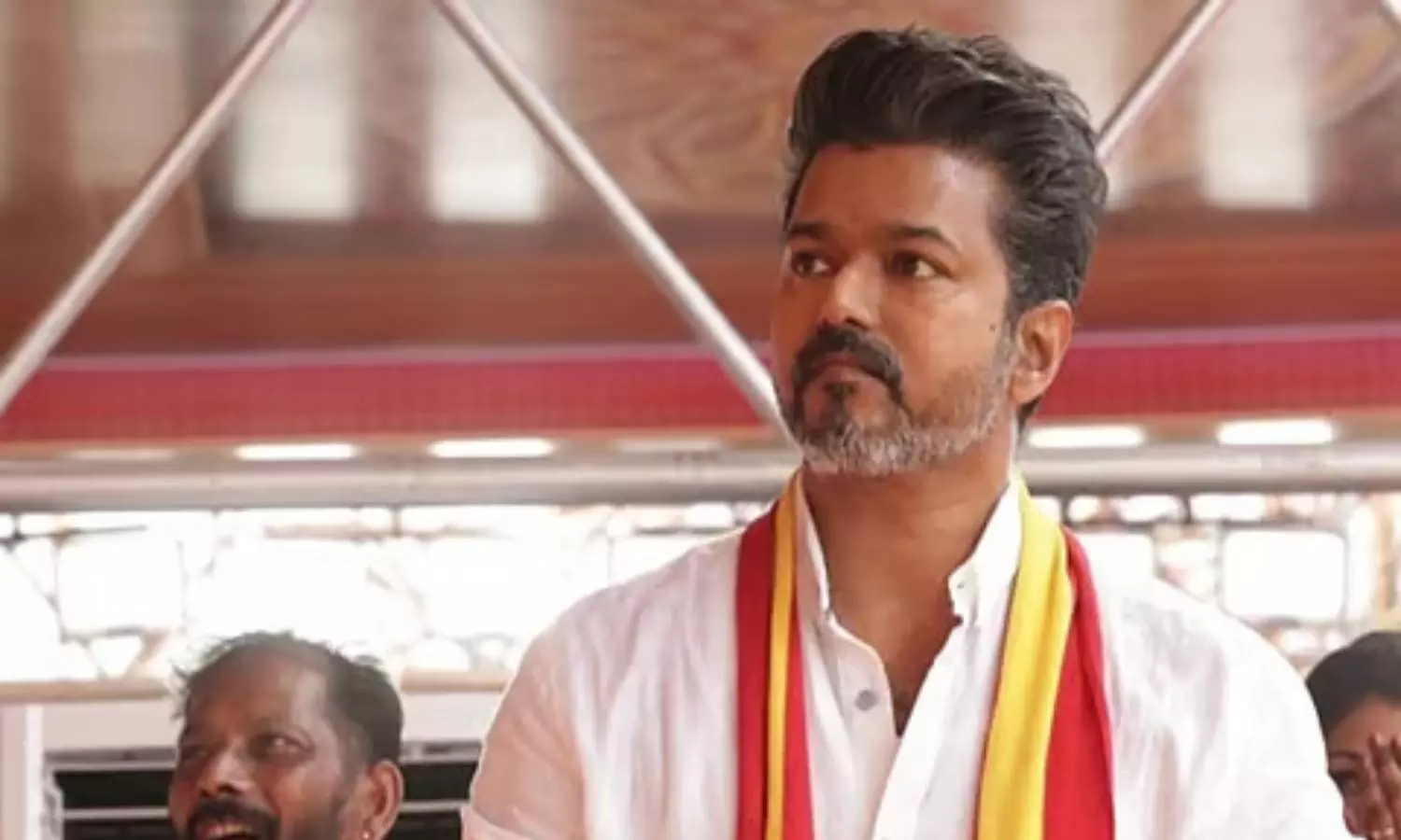 விஜய்க்கு அடுத்தடுத்து அதிர்ச்சி…. பேனரில் போட்டோ இல்லன்னு மிரட்டல்…. த.வெ.க. நிர்வாகி தற்கொலை முயற்சி….!!