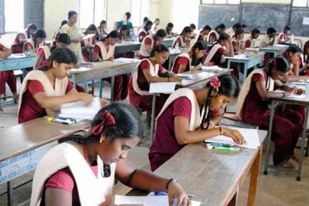 Breaking: அரையாண்டு தேர்வு அட்டவணை… 6 முதல் 12ஆம் வகுப்பு மாணவர்களுக்கு தேர்வு நாள் அறிவிப்பு.. பள்ளிக்கல்வித்துறை வெளியீடு..!!!