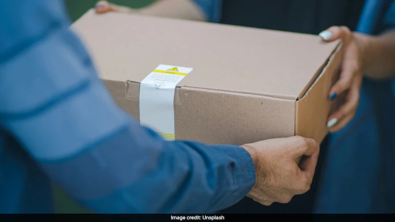 “ஆர்டர்ல மருந்து தான் வரும்னு நினைத்தேன்..!”… ஆன்லைனில் மருந்துகளுக்கு பதிலாக வந்த அதிர்ச்சியூட்டும் பொருள்… உறைந்து நின்ற பெண்… பரபரப்பு சம்பவம்..!!!