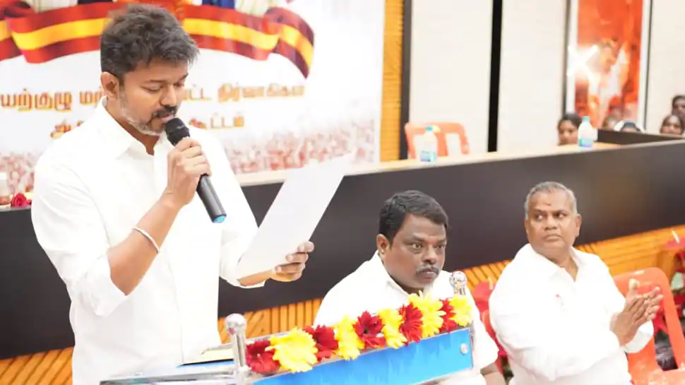 மெகா திட்டம்: “கட்சி அமைப்பை வலுப்படுத்தும் விஜய்” அதிமுக, திமுக-வுக்கு டஃப் கொடுக்கும் தவெக! மாவட்டச் செயலாளர்களுக்கு பறந்த  அவசர உத்தரவு..!!!