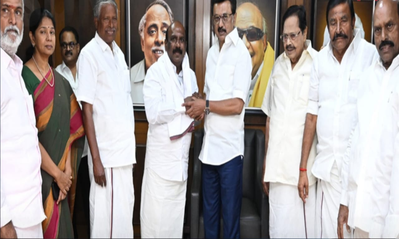 BREAKING: எம்.எல்.ஏ. பதவியை ராஜினாமா செய்த மனோஜ் பாண்டியன்..!!