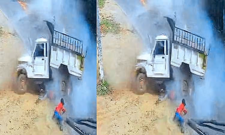 ‘டயர் வெடித்ததால் பயங்கரம்…” சரக்கு வாகனம் கவிழ்ந்து விபத்து! ஓட்டுநர் உட்பட 5 தொழிலாளர்கள் படுகாயம்! சிசிடிவியில் பதிவான கோரக் காட்சி..!!!