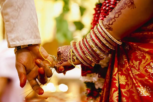 ப்ளீஸ்..! உங்க கூட சந்தோஷமா வாழ முடியல… “திருமணமான 18 நாளில் தாலியை கழட்டிய புதுப்பெண்”… வாய்ஸ் மெசேஜால் ஆடிப்போன புதுமாப்பிள்ளை..!!