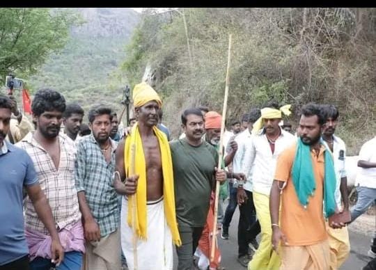 Breaking: நெல்லையில் நாம் தமிழர் கட்சி போராட்டம்…. சீமான் தங்கியுள்ள ஹோட்டல் முன் போலீஸ் குவிப்பு..!!
