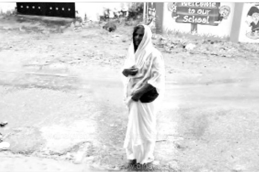 குரும்பூரில் பரபரப்பு… “இரவு நேரத்தில் வெள்ளைச் சேலையுடன் வரும் ‘பெண் வேடமிட்ட நபர்”!  வீடுகளின் கதவுகளைத் தட்டிப் பயமுறுத்துவதால் பீதி..!!