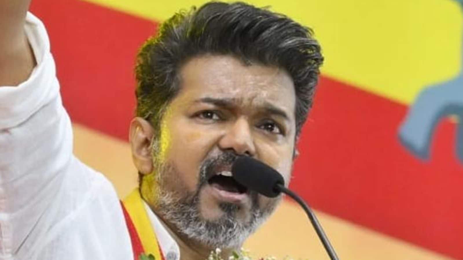 “கண்ணாடி முன்னாடி நின்னு கல்லெறியாதீங்க!” அறிக்கை முழுக்க அனல் தெறிக்கும் வார்த்தைகள்! – ஸ்டாலினுக்கு விஜய் கொடுத்த மரண மாஸ் பதிலடி!
