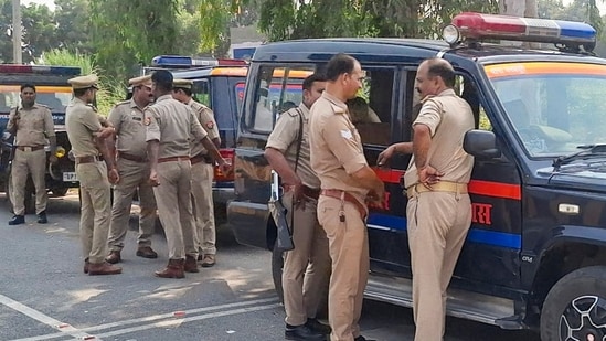 “என்னை கல்யாணம் பண்ணிக்கோ” 45 வயது நபரை தொல்லை பண்ணிய 60 வயது பெண்…. நாடகமாடி தீர்த்து கட்டிய இம்ரான்…. 1000 CCTV காட்சிகளை அலசி கைது….!!