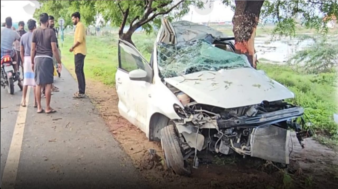 காலையிலேயே தூத்துக்குடியில் நிகழ்ந்த பெரும் சோகம்! – இளம் பயிற்சி மருத்துவர்கள் 3 பேர் உடல் நசுங்கி பலி.. !  தமிழக மருத்துவ உலகையே உலுக்கிய சம்பவம்..!!
