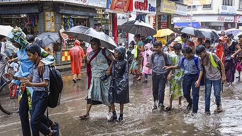 Breaking:  கனமழை காரணமாக: சிவகங்கை மாவட்டத்தில் இன்று பள்ளிகளுக்கு மட்டும் விடுமுறை..!!
