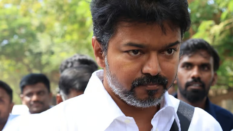 விஜய்க்கு முதல் ஷாக்!… புதிதாக ஆரம்பித்து உடனடியாகப் பூசல் ” மகளிர் அணியில் மோதல்”…   காவல் நிலையம் வரை சென்ற நிர்வாகிகள்..!!