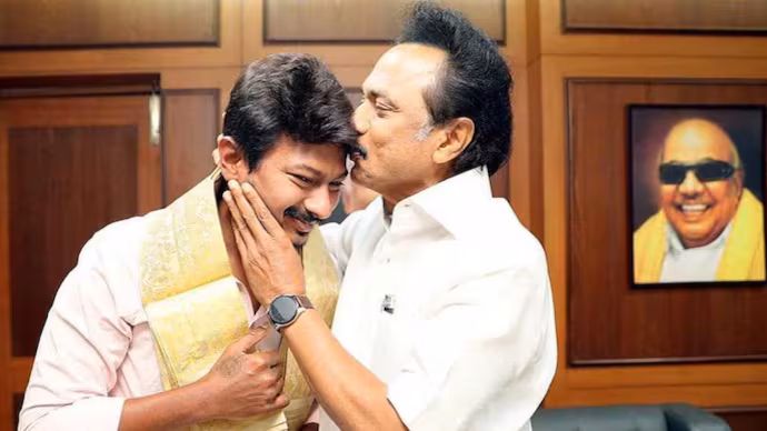 இளைஞர்களின் வாக்குகளைக் குறிவைக்கும் திமுக.. தென் மாவட்ட நிர்வாகிகளுக்கு பறந்த அதிரடி உத்தரவு..!!