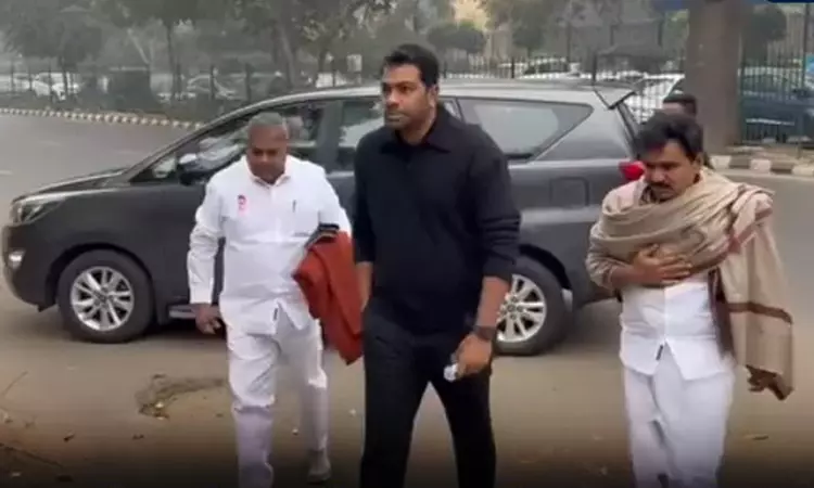 “கரூர் விவகாரம்” சிக்கலில் TVK….? 16 மணி நேரம் விசாரிச்சும் முடியல…. 3வது நாளாக தொடரும் CBI விசாரணை….!!