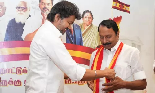 Breaking: த.வெ.க.வில் இணைந்த செங்கோட்டையனுக்குப் போலீஸ் பாதுகாப்பு வாபஸ்… நடிகர் விஜய்யின் அதிரடி நடவடிக்கை…!!