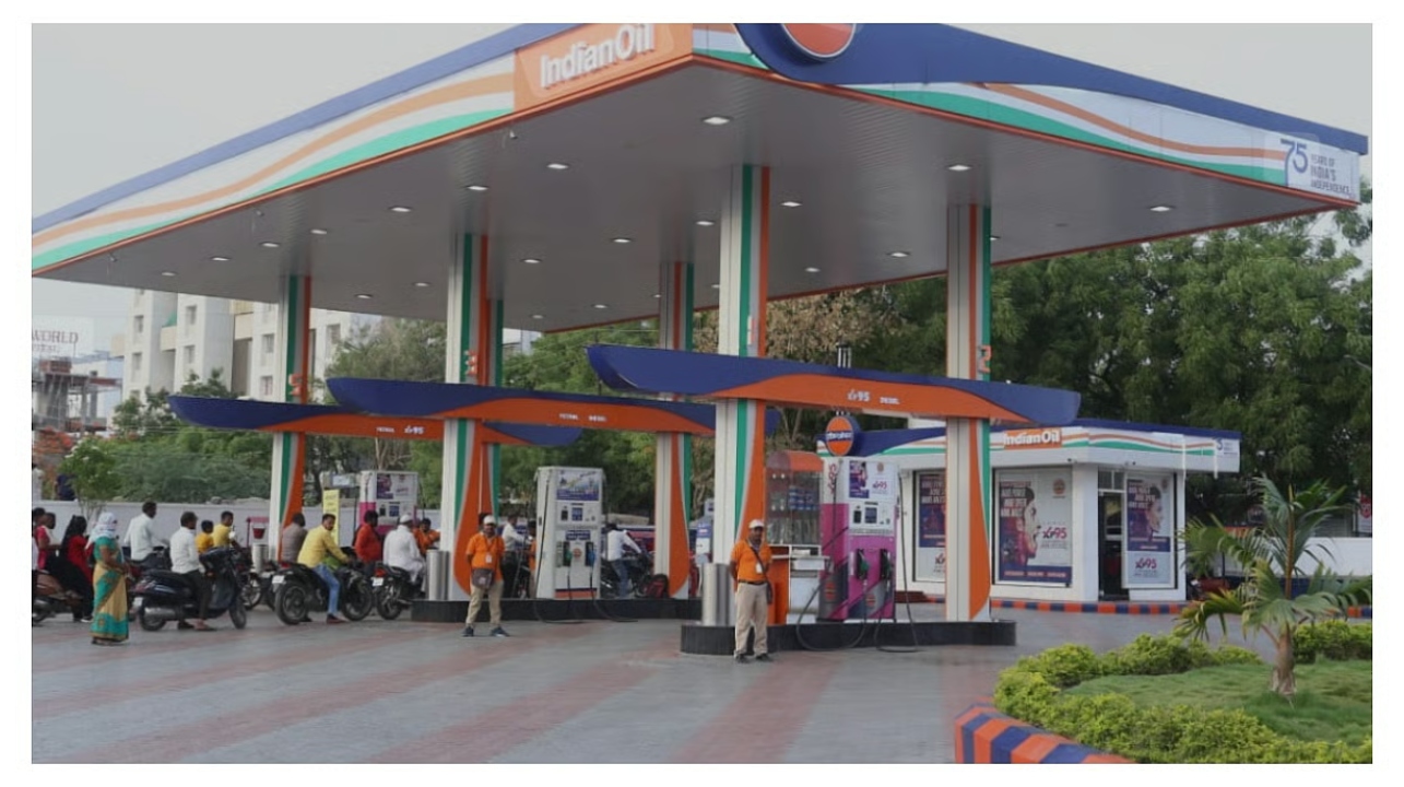 பெட்ரோல் பங்க்குகளில் வெடிகுண்டு மிரட்டல்… அதிரடி முடிவெடுத்த உரிமையாளர்கள்… “உயிரா? பணமா”… அலட்சியப்படுத்தும் அரசு… வாகன ஓட்டிகள் அதிர்ச்சி…!!!