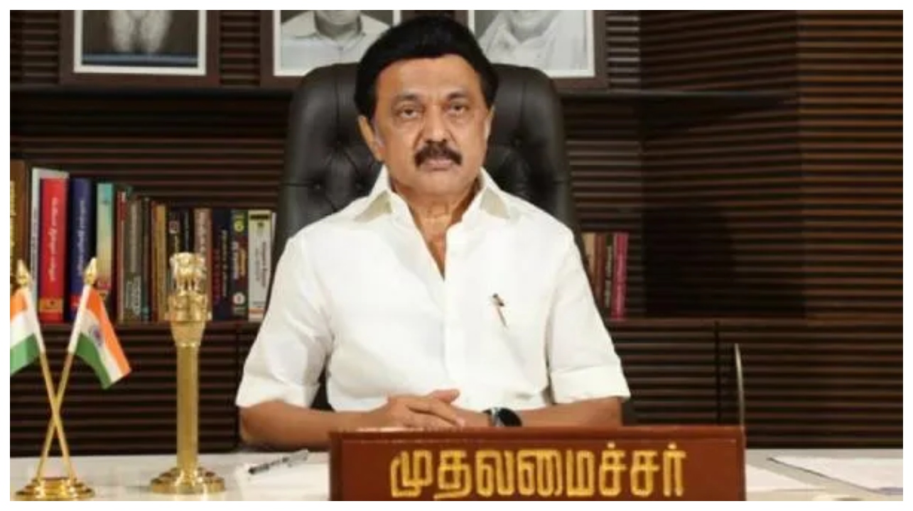 சம வேலைக்கு சம ஊதியம்… ஆசிரியர்கள் முதல் தூய்மைப் பணியாளர்கள் வரை அதிரடி முற்றுகை… போராட்டத்தால் தமிழக அரசுக்கு கடும் நெருக்கடி…!!!