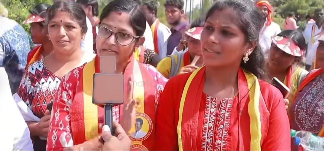 ஒரு வாரக் கர்ப்பிணியா….? விஜய்க்காக இப்படியா உயிரைப் பணயம் வைப்பார்கள்….? வைரலாகும் பகீர் வீடியோ….!!