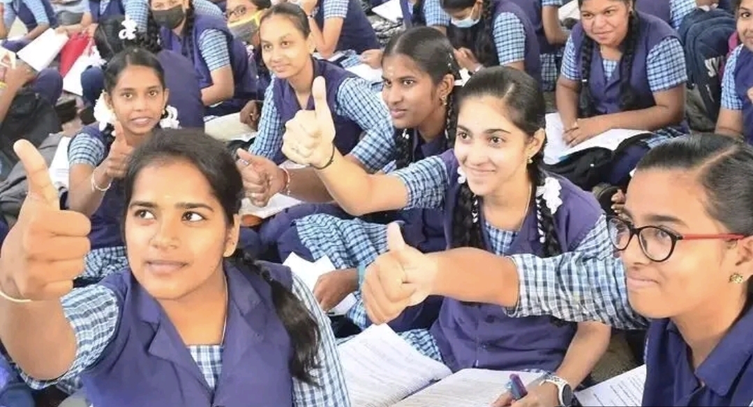 மாணவர்களே ரெடியா….? “வந்தே மாதரம்” முதல் பரிசு ₹50,000…. வீட்டிலிருந்து ஜெயிக்க அருமையான வாய்ப்பு….!!