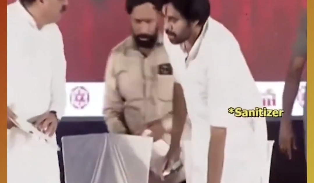 அப்படியே ‘KO’ பட சீன் மாதிரியே இருக்கே…. சிறுவனைத் தூக்கிய பிறகு பவன் கல்யாண் செய்த அந்த விஷயம்…. செம வைரல்….!!