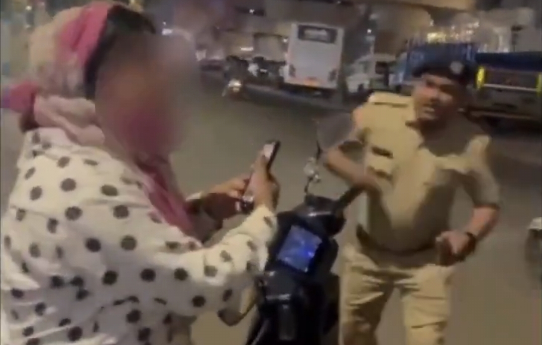 தப்பு செஞ்சா FINE போடுங்க…. ஆனா இப்படி அடிக்கலாமா….? போலீசாரின் அத்துமீறலால் பெண்ணுக்கு நேர்ந்த கதி….!!