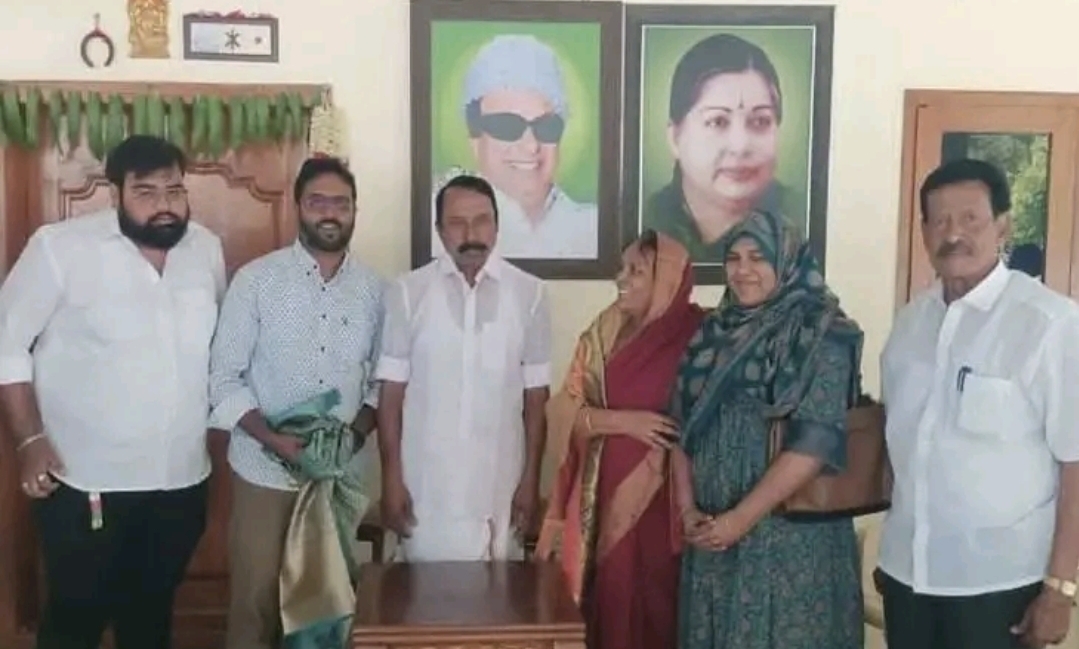 ​”யாரும் எதிர்பார்க்காத ட்விஸ்ட்!” தவெக-வில் இணைந்த அதிமுகவின் முக்கிய புள்ளிகள்…. உச்சகட்ட அதிர்ச்சியில் EPS….!!