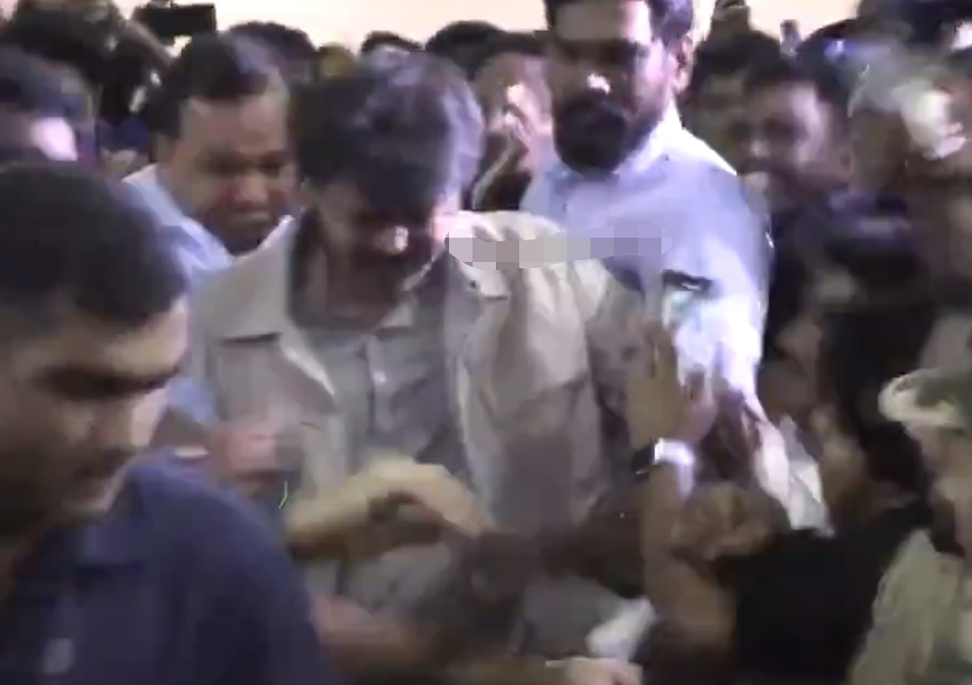 கரூர் சம்பவம் இப்படித்தான் நடந்திருக்கும்…. இதுதான் அதுக்கு EXAMPLE…. ரசிகர்களே, இதைப் பார்த்தாவது திருந்துங்க….!!