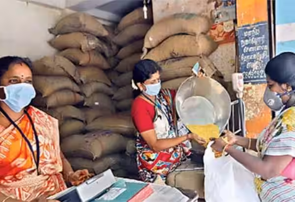 “ரேஷன் கடைகளில் சிக்கல்!”..ஆதார் அடிப்படையிலான அங்கீகாரம் அவசியம்…மத்திய அரசின் அதிரடி அறிவிப்பால் பரபரப்பு..!!!
