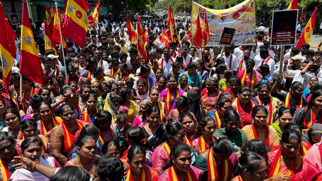 “பெண்கள் தைரியமாக வாங்க” மேடைக்கு மிக அருகில்…. இனி பயமே இல்லை…. தவெக கூட்டத்தில் செய்த சிறப்பு ஏற்பாடு….!!