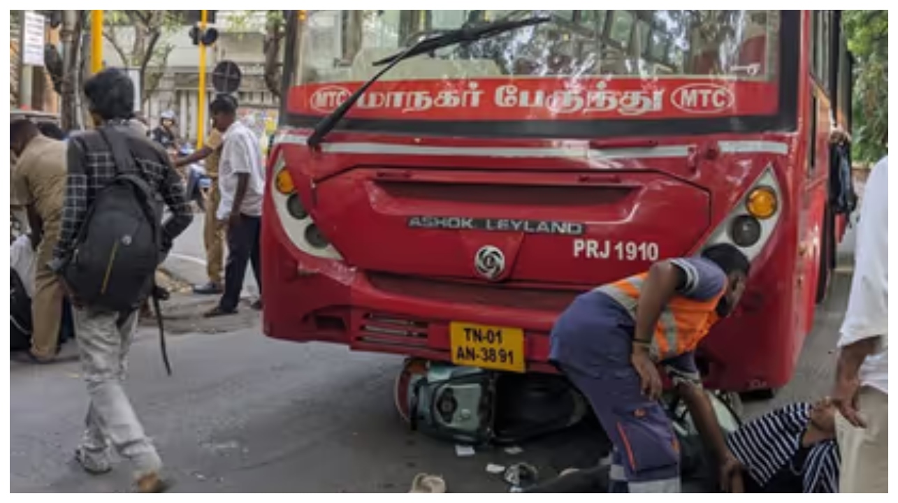 இனி பேருந்துகளை இயக்கும் போது இதை பயன்படுத்த கூடாது…. ஓட்டுனர்களுக்கு பறந்த முக்கிய உத்தரவு..!!