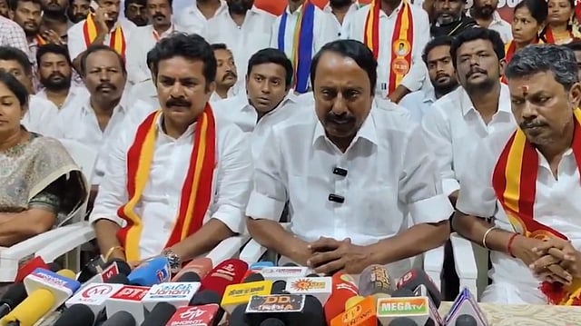 1000 கோடி சம்பளத்தை உதறிவிட்டு வந்த தலைவர்! ஆளுங்கட்சியை அதிரவைத்த தவெக-வின் மாஸ் பிளான்! – செங்கோட்டையன் அதிரடி தகவல்..!!!