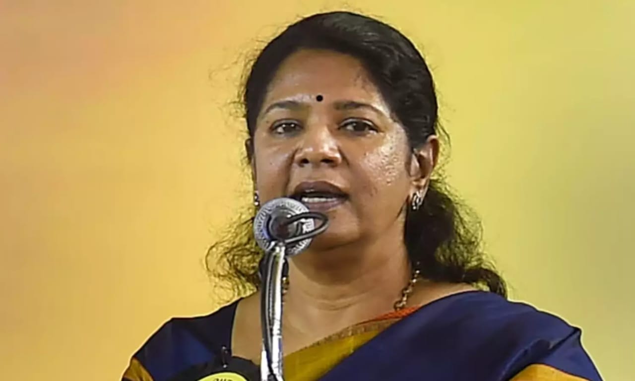“அடிமை, சங்கி கூட்டம் தான் பெண்களுக்கு பாதுகாப்பு இல்லைன்னு சொல்றாங்க”.. ஆனால் இந்தியாவிலேயே தமிழ்நாட்டில் தான்… முதல்வர் ஸ்டாலின் சம்மட்டி அடி… எம்பி கனிமொழி அதிரடி..!!