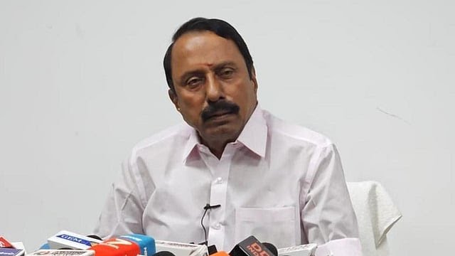 என்னை நம்பி வாங்க… எடப்பாடி பழனிசாமியின் கோட்டையில் அதிரடி காட்டும் செங்கோட்டையன்… அதிமுக முன்னாள் எம்எல்ஏக்கள் தவெக-வில் ஐக்கியம்…!!!