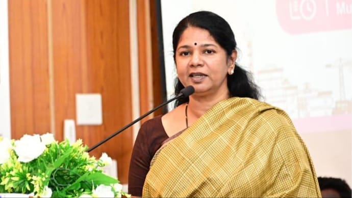 தமிழகப் பிள்ளைகளோட கல்வி நிதி எங்க….? மத்த எல்லாத்துக்கும் ஆர்வம் காட்டுறீங்களே….₹2,291 கோடி எப்போ வரும்….? பாஜகாவை வெளுத்து வாங்கிய கனிமொழி….!!
