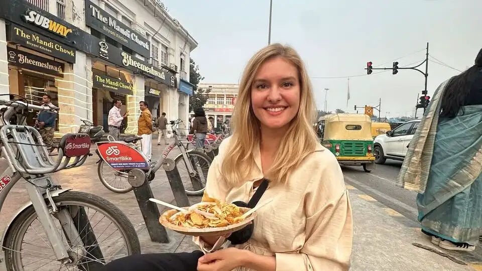வைரல் வீடியோ:  ‘இங்க ஒழுங்கே இல்லையா?’ டெல்லி டிராஃபிக்கைப் பார்த்து அலறிய வெளிநாட்டுப் பெண்! – இணையத்தில் வைரலாகும் வீடியோ..!!