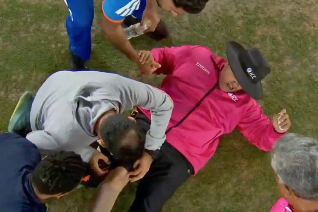 பயங்கரம்! UMPIRE-ஐ தாக்கிய சஞ்சு சாம்சன்…. மைதானத்திலேயே சுருண்டு விழுந்து…. பதற வைக்கும் சம்பவம்….!!