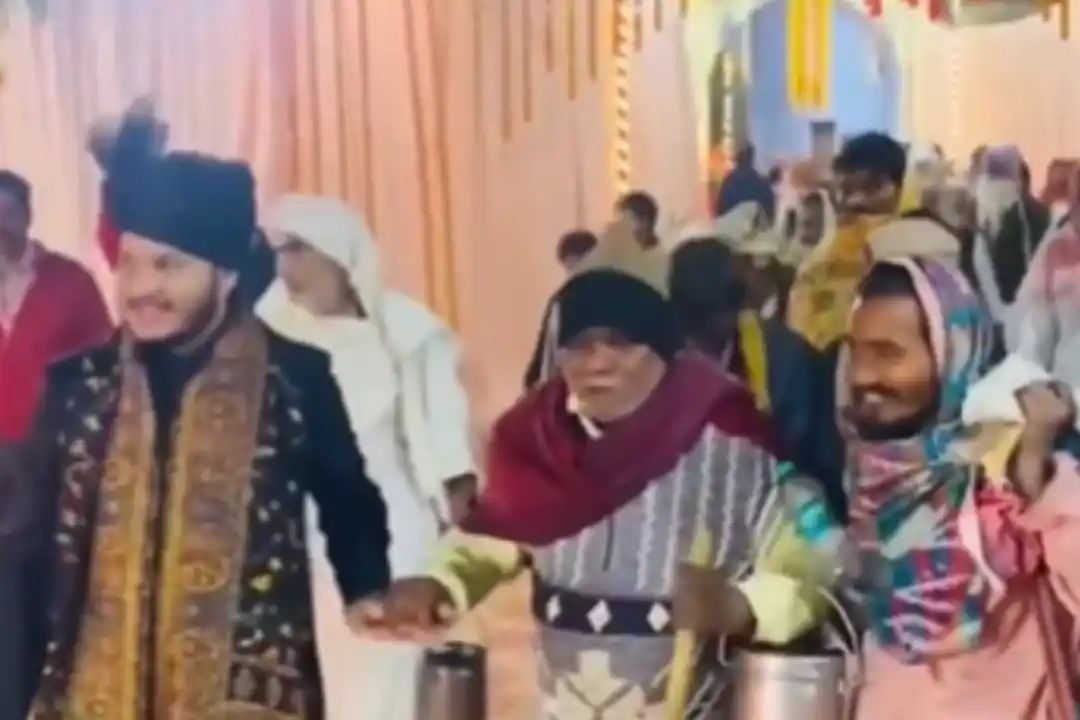 பணம் முக்கியமல்ல, குணமே முக்கியம்! சொந்த பந்தங்களை ஓரம் தள்ளிவிட்டு, வீடற்றவர்களுக்கு விருந்து வைத்த அண்ணன்! – இறுதியில் நடந்த அந்த அதிசயம்..!!